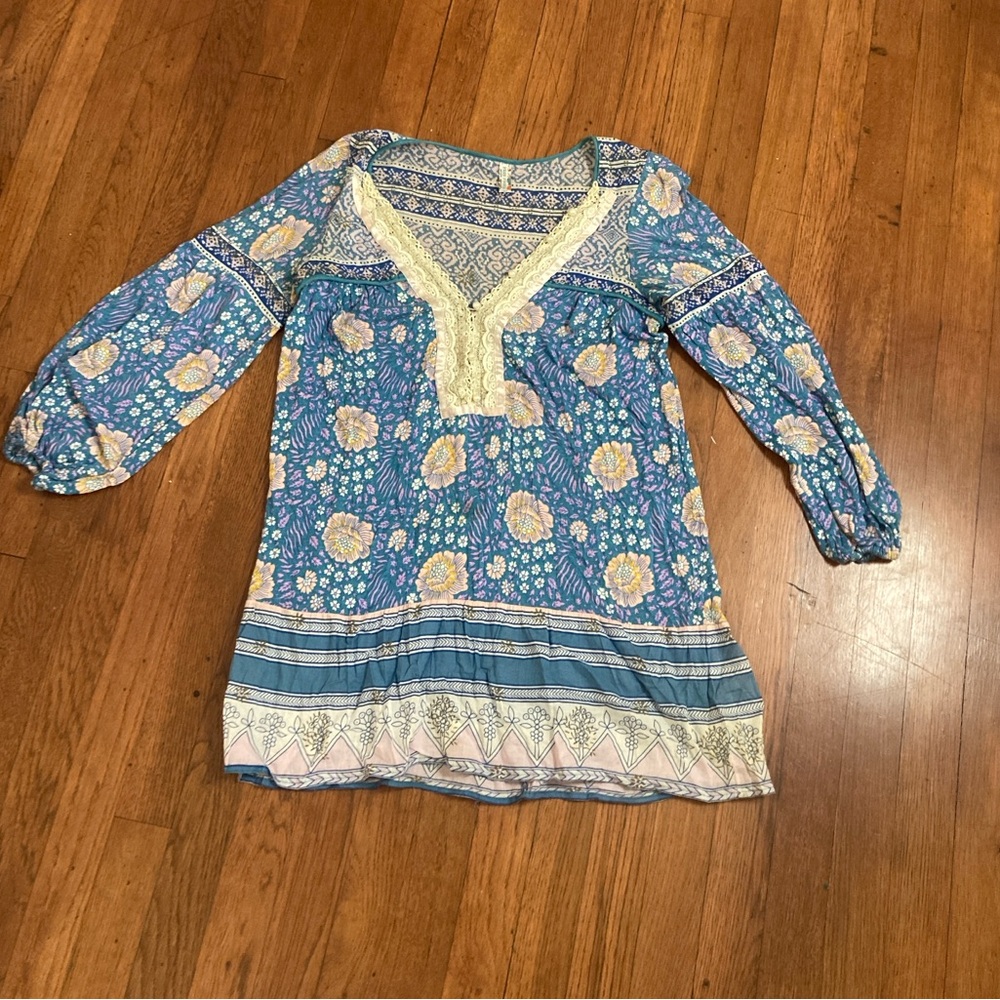 FREE PEOPLE BOHO TOP WITH PEARL BUTTONS-3/4 Sleeve- Blue-Pink-Lilac-S/P- SO CUTE
